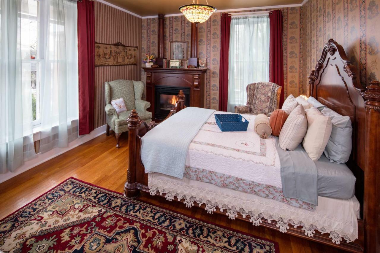 The Steamboat House Bed & Breakfast Galena Exterior photo